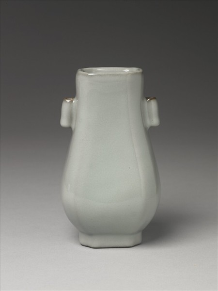 青瓷貫耳壺