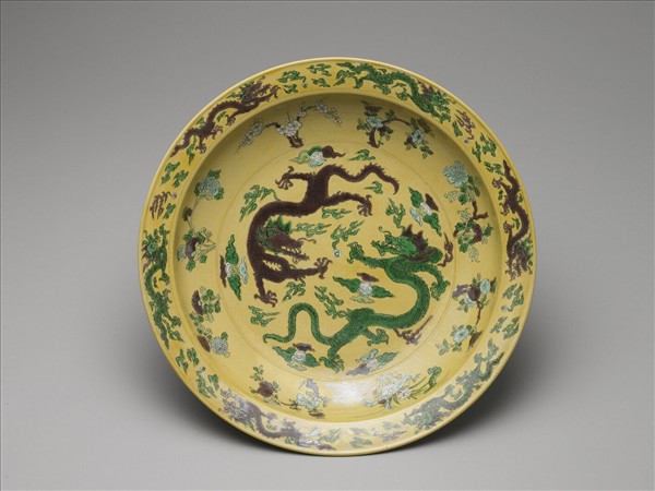 素三彩黃地褐綠雙龍紋盤