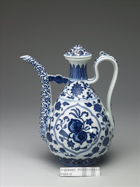 青花荔枝桃實紋執壺