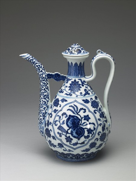 青花荔枝桃實紋執壺