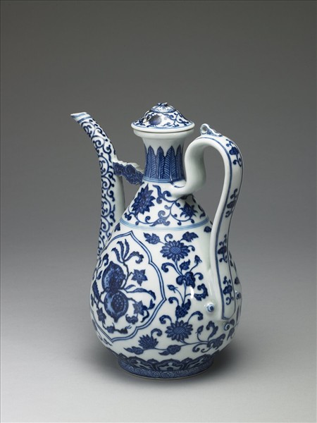 青花荔枝桃實紋執壺