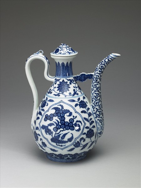 青花荔枝桃實紋執壺