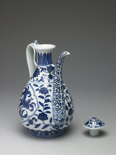 青花荔枝桃實紋執壺