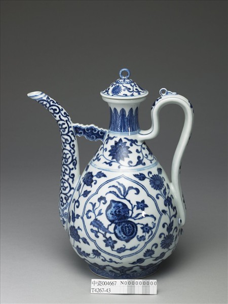 青花荔枝桃實紋執壺