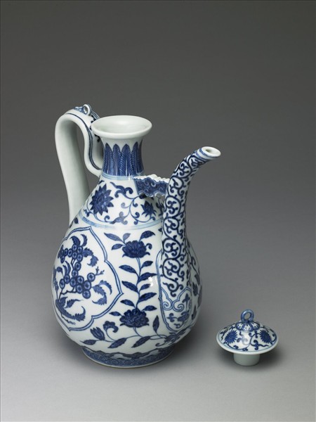 青花荔枝桃實紋執壺