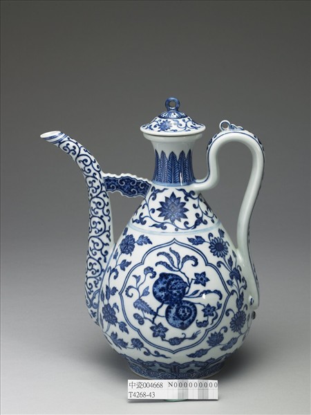 青花荔枝桃實紋執壺