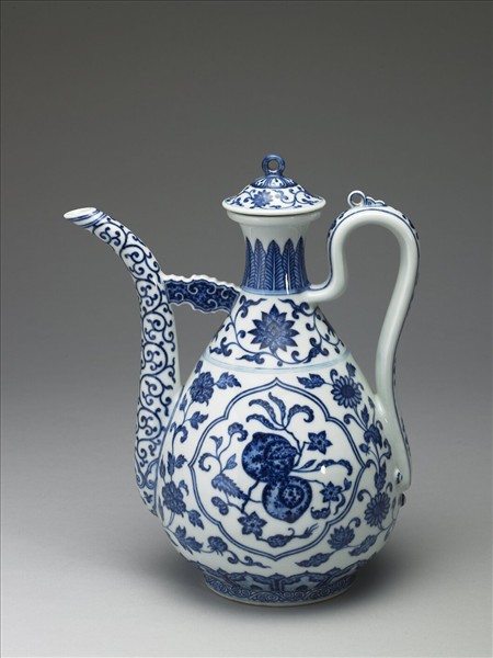 青花荔枝桃實紋執壺