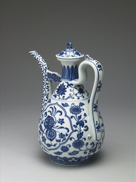 青花荔枝桃實紋執壺