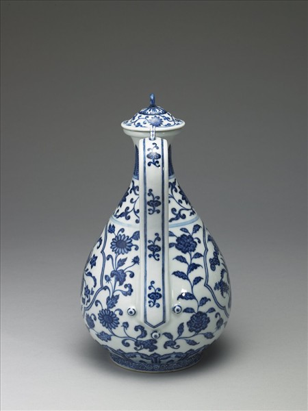 青花荔枝桃實紋執壺