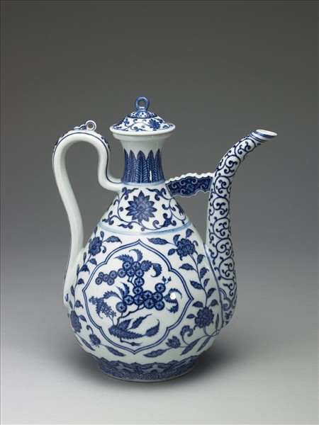 青花荔枝桃實紋執壺