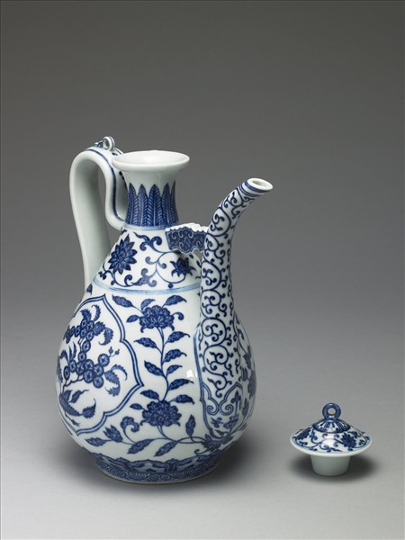 青花荔枝桃實紋執壺