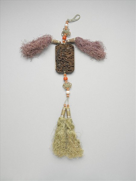 茄楠木雕雙龍戲珠香佩