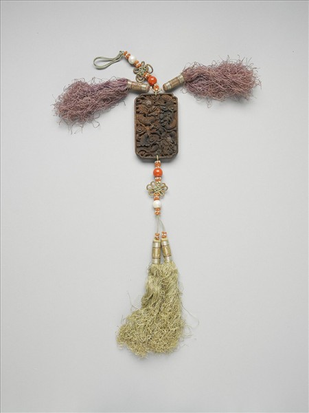 茄楠木雕雙龍戲珠香佩