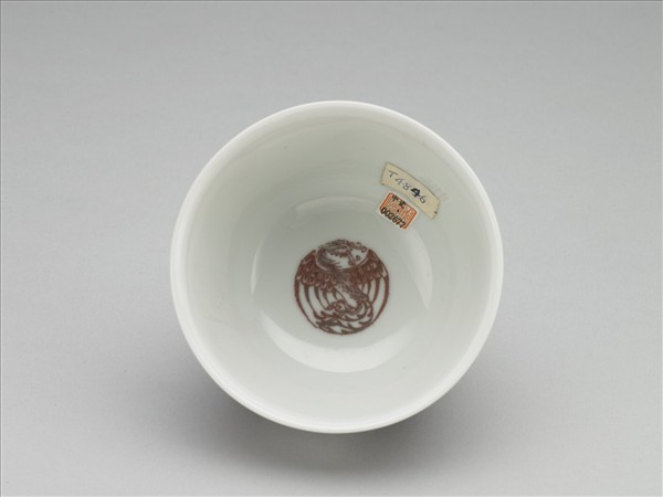 白瓷釉裡紅團鳳紋杯