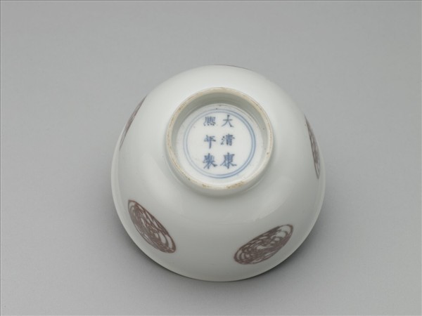 白瓷釉裡紅團鳳紋杯