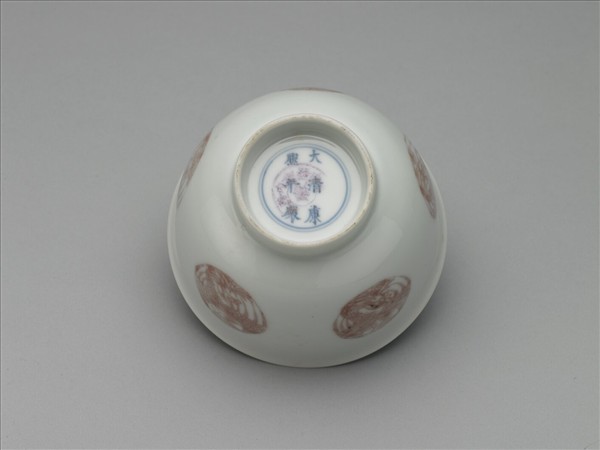 白瓷釉裡紅團鳳紋杯