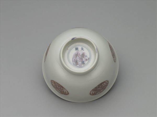 白瓷釉裡紅團鳳紋杯