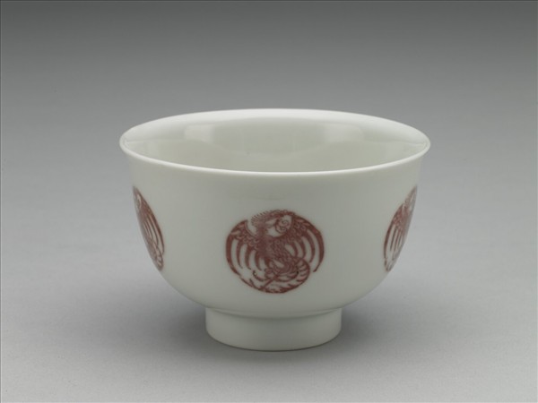 白瓷釉裡紅團鳳紋杯