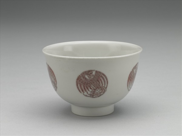 白瓷釉裡紅團鳳紋杯