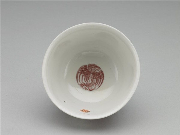 白瓷釉裡紅團鳳紋杯