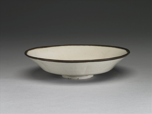 定窯 白瓷葵口折腰盤