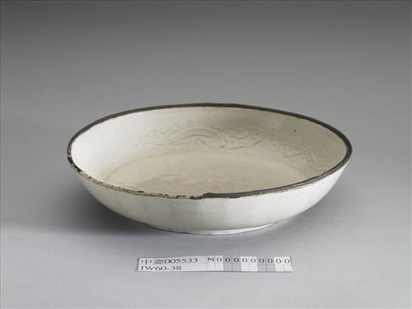 定窯 白瓷印花雙雁穿花龍紋盤