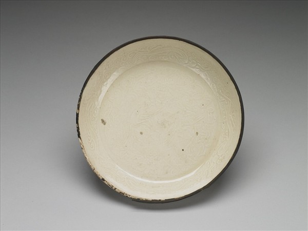 定窯 白瓷印花雙雁穿花龍紋盤