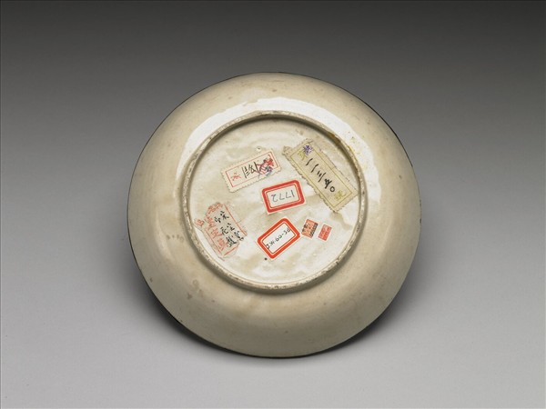 定窯 白瓷印花雙雁穿花龍紋盤