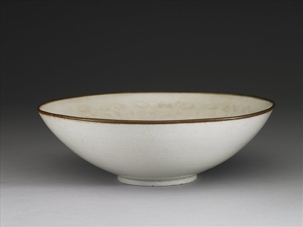 定窯 白瓷印花四季花卉紋碗