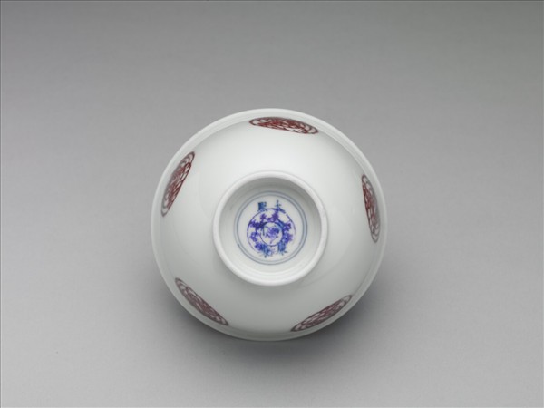 白瓷釉裡紅團鳳紋杯