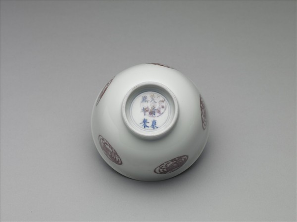 白瓷釉裡紅團鳳紋杯