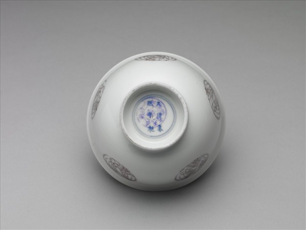 白瓷釉裡紅團鳳紋杯