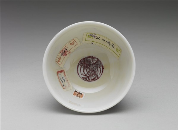 白瓷釉裡紅團鳳紋杯