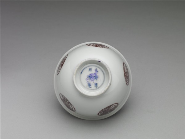 白瓷釉裡紅團鳳紋杯