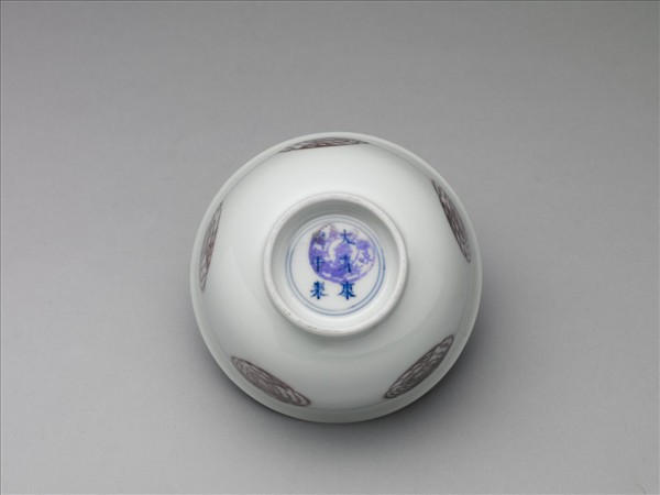 白瓷釉裡紅團鳳紋杯