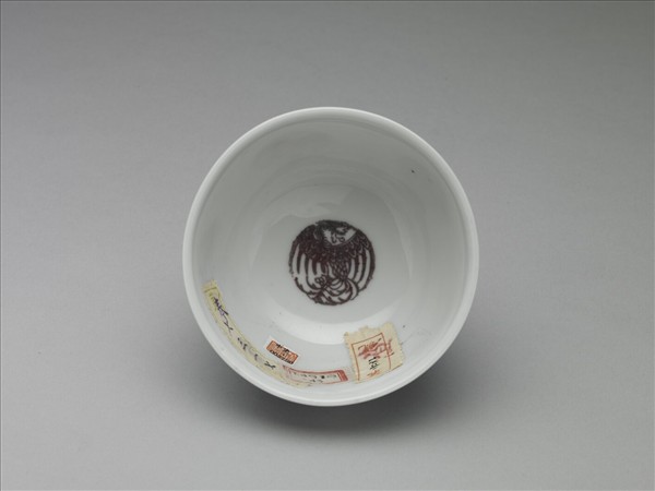 白瓷釉裡紅團鳳紋杯