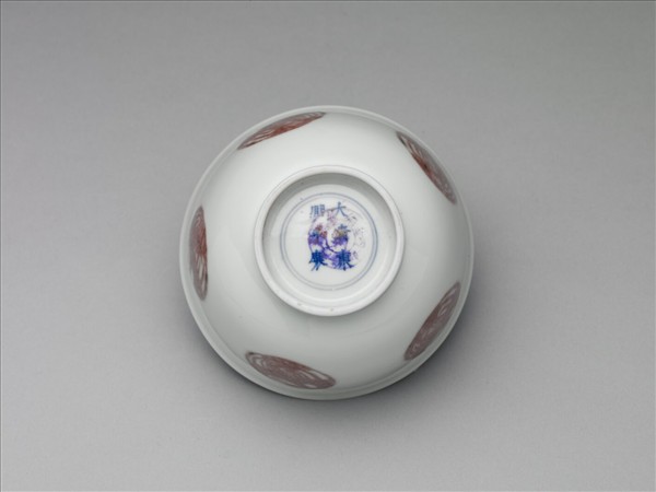 白瓷釉裡紅團鳳紋杯