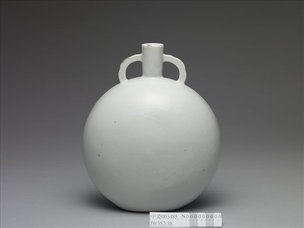 白瓷雙耳扁壺