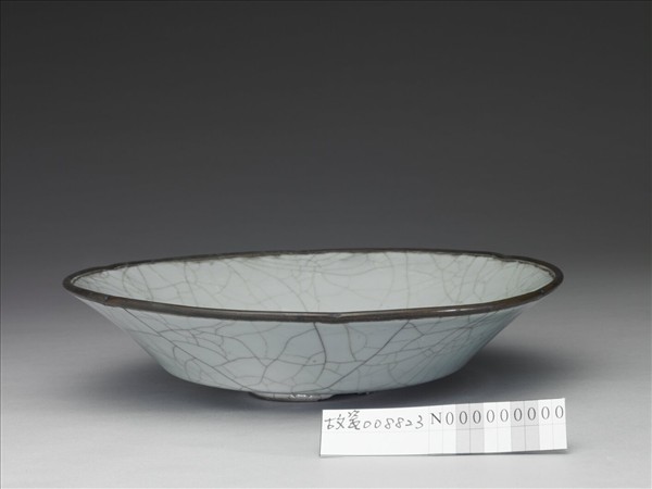 官窯 青瓷葵口盤