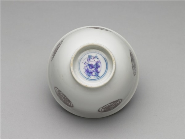 白瓷釉裡紅團鳳紋杯