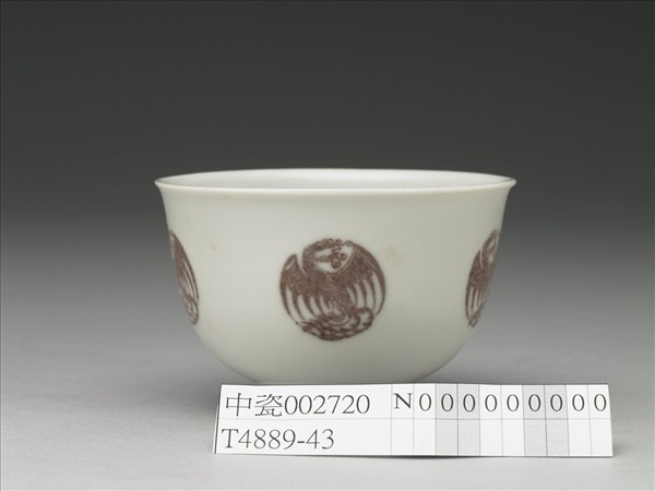 白瓷釉裡紅團鳳紋杯