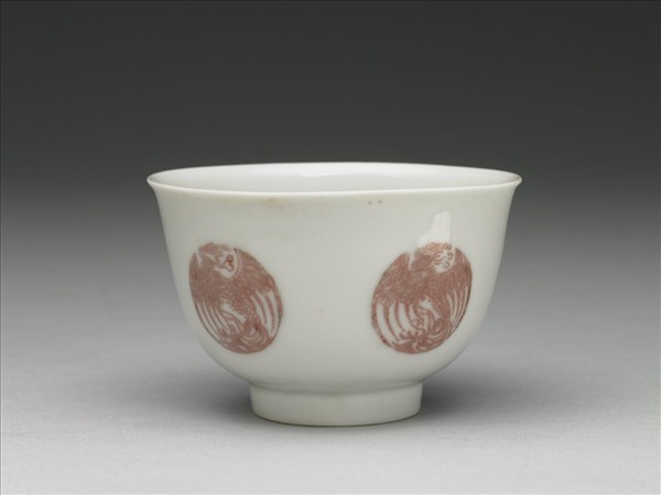 白瓷釉裡紅團鳳紋杯