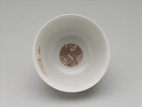 白瓷釉裡紅團鳳紋杯