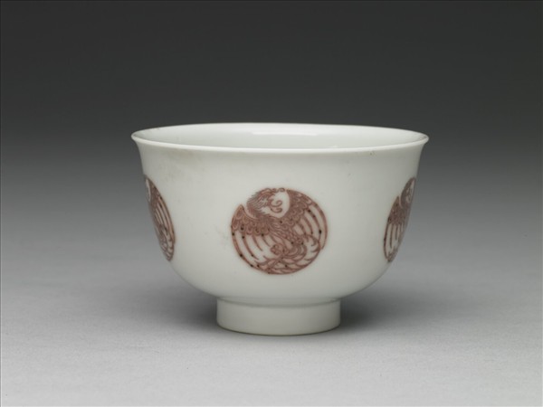 白瓷釉裡紅團鳳紋杯