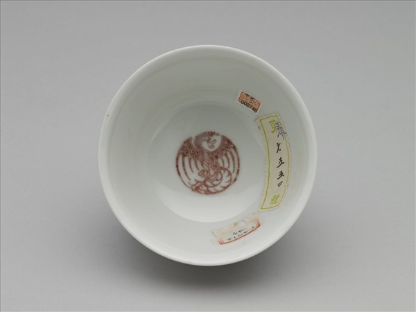 白瓷釉裡紅團鳳紋杯