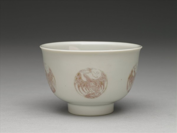 白瓷釉裡紅團鳳紋杯
