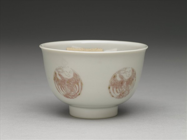白瓷釉裡紅團鳳紋杯