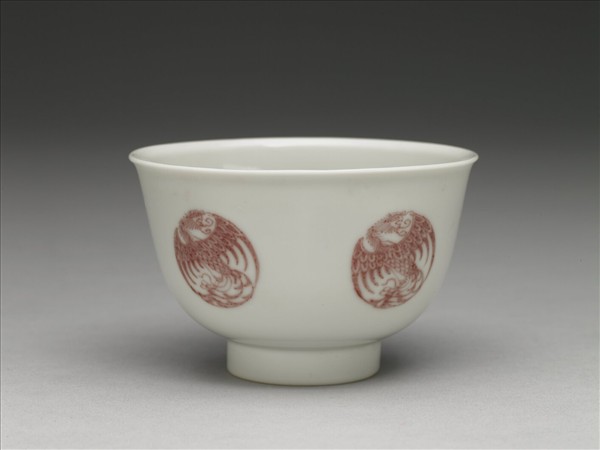 白瓷釉裡紅團鳳紋杯
