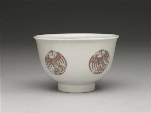 白瓷釉裡紅團鳳紋杯