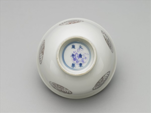 白瓷釉裡紅團鳳紋杯